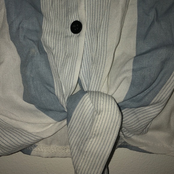 Collared button down blouse - Picture 2 of 3